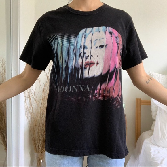 The Madonna Tour Black T-Shirt - Picture 2 of 4